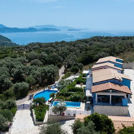 Amantea- Four With Big Pool And Infinity Pool בית נופש