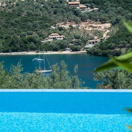 Amantea- Four With Big Pool And Infinity Pool