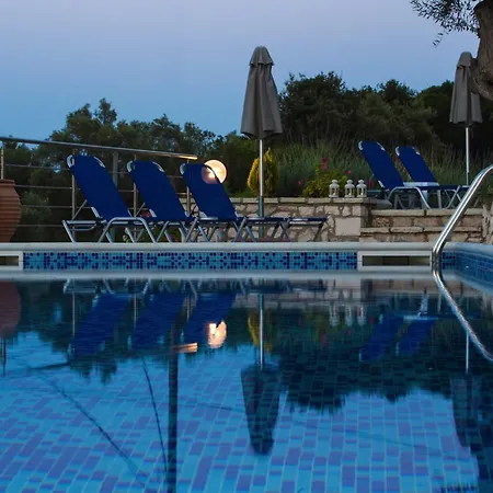 Amantea- Four With Big Pool And Infinity Pool בית נופש *