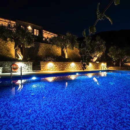 Amantea- Four With Big Pool And Infinity Pool