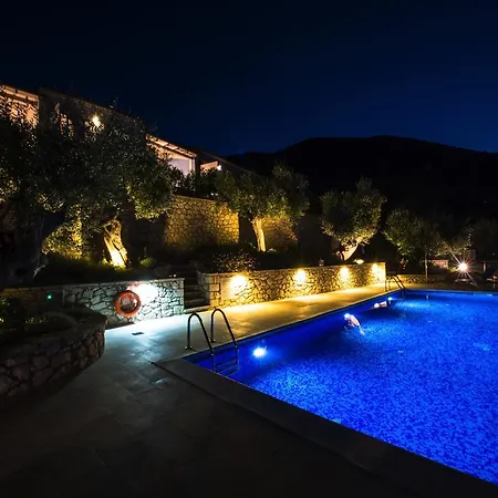 Amantea- Four With Big Pool And Infinity Pool בית נופש