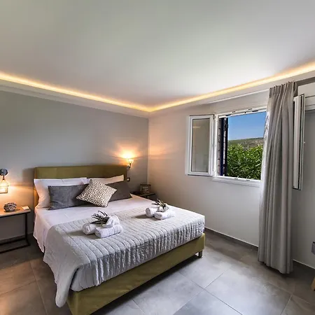 בית נופש Amantea- Four With Big Pool And Infinity Pool סיבוטה