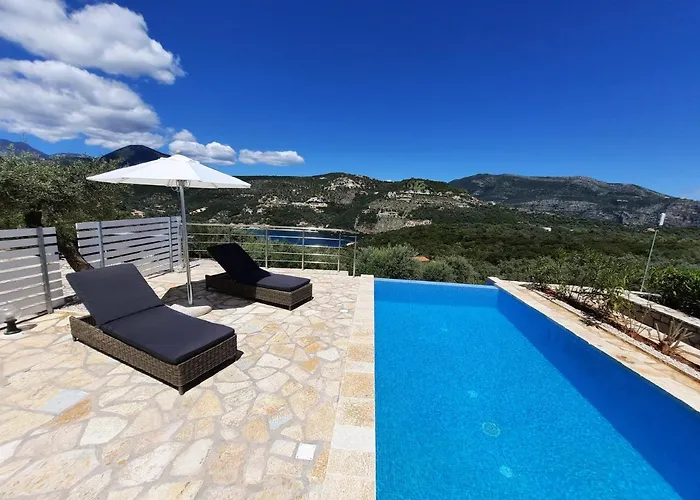 Amantea- Four With Big Pool And Infinity Pool