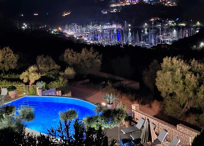 Amantea- Four With Big Pool And Infinity Pool