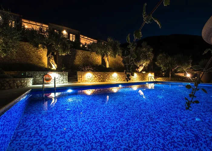 Amantea- Four With Big Pool And Infinity Pool